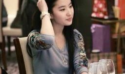 娱乐明星吃瓜日常小说,明星们的甜蜜瓜田生活