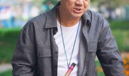 谢霆锋爆料父亲视频播放,罕见父亲珍贵视频曝光，背后故事令人动容